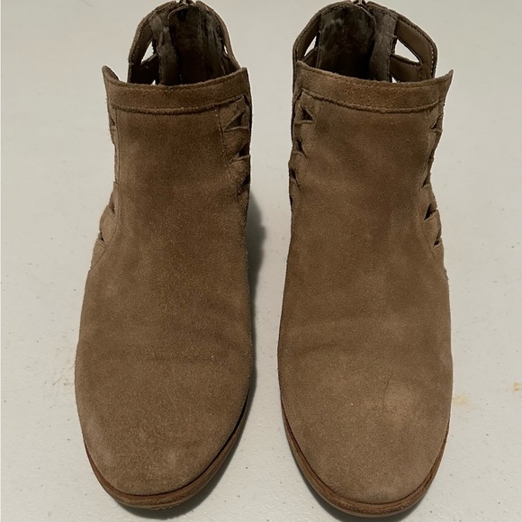 VINCE CAMUTO brown bootie - Picture 3 of 4